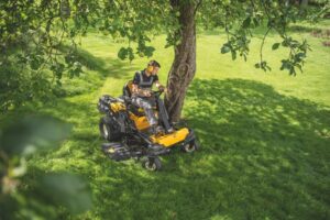 zeroturn-zitmaaiers grote oppervlakten automatisering voordelen aankoop tips inspiratie advies aanbevelingen specialisten producenten John Deere Toro Hustler Cub Cadet Ferris Grasshopper Husqvarna comfort prestaties gras gazon maaien onderhoud tuinen groensector openbaar groen CG Concept Dossier XTRA