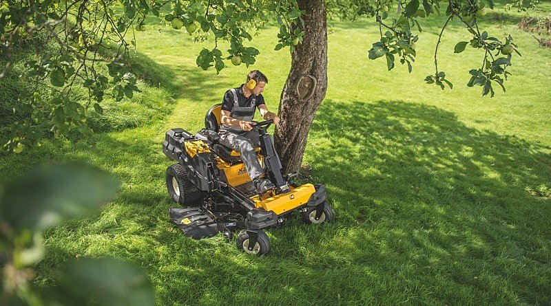 zeroturn-zitmaaiers grote oppervlakten automatisering voordelen aankoop tips inspiratie advies aanbevelingen specialisten producenten John Deere Toro Hustler Cub Cadet Ferris Grasshopper Husqvarna comfort prestaties gras gazon maaien onderhoud tuinen groensector openbaar groen CG Concept Dossier XTRA