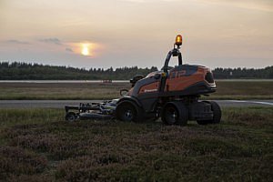 zeroturn-zitmaaiers grote oppervlakten automatisering voordelen aankoop tips inspiratie advies aanbevelingen specialisten producenten John Deere Toro Hustler Cub Cadet Ferris Grasshopper Husqvarna comfort prestaties gras gazon maaien onderhoud tuinen groensector openbaar groen CG Concept Dossier XTRA