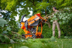 Eliet Prof 6 nieuw machine onderhoud tuinen Agribex comfort groenafvalversnipperaar messen snoeimachine zuigkracht blaaskracht zelfrijdend rupsonderstel tuinaannemers tuinaanleggers CG Concept dossier XTRA