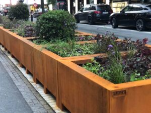 XALFiLii plantenbakken Belgisch merk project Lippenslaan Knokke-Heist premium plantenbakken luxe cortenstaal warme kleuren inspiratie tips tuinarchitectuur planten groensector cg concept magazine