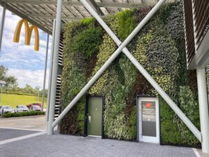 cg concept magazine vakmagazine jaarboek groensector groenprofessional tuinsector tuinarchitectuur tuinontwerp tuinaanleg cg annual 2021 jaarboek klimaat klimaatverandering klimaatuitdaging eerste energieneutrale mcdonald's restaurant groene gevels sempergreen