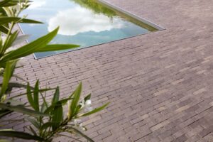 Nu in het CG Concept Jaarboek 2021 - dossier verhardingen en waterdoorlaatbaarheid. Nieuw bij Wienerberger: Kleiklinkers 'Passaqua' die het water laten passeren. Benieuwd naar meer duurzame oplossingen voor de klimaatuitdagingen? Bestel de CG Annual voor de Belgische groensector.