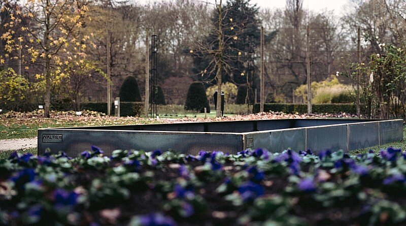 We besteden weer veel meer aandacht aan onze eigen open ruimte, want ‘There is no place like home’. WALFiLii is in dit geval de aristocratische sfeerbrenger bij uitstek met zijn exclusieve XXL-plantenbakken, vuurschalen en waterpartijen.