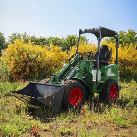 CG Concept vakmagazine voor de professionele groensector in België : Knikmops KM 140 E : gekende kracht zonder emissie