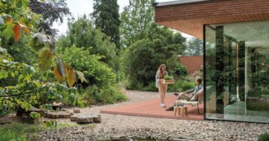 Terras als kroon op het tuinwerk