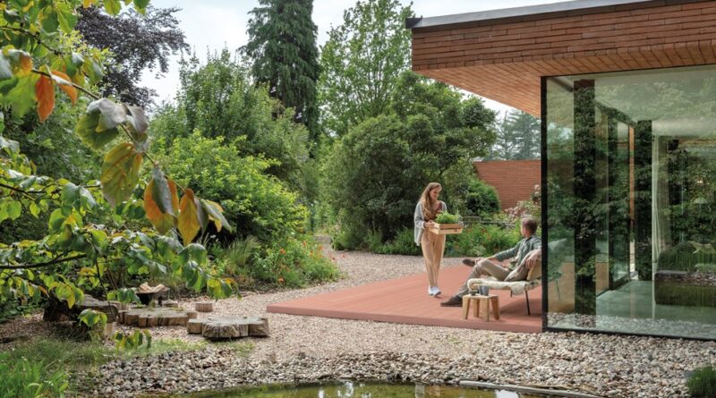 Terras als kroon op het tuinwerk