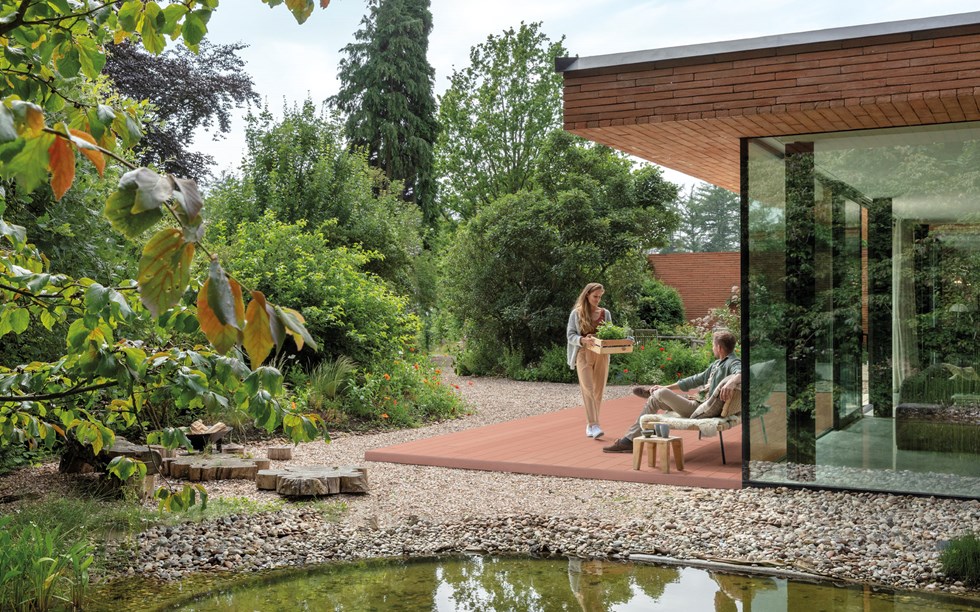 Terras als kroon op het tuinwerk