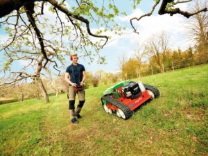 Agria_maaien met afstandsbediening_Vanhaute Landbouwmachines_info in CG Concept Xtra_toeleveringsbedrijven in de groensector