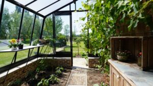 EIGENTIJDSE HOBBYSERRES EN TUINKAMERS, MEER DAN GOED VOOR MENS EN MILIEU ACD, MEE MET HET STIJLVOL BUITENWONEN VERHAAL