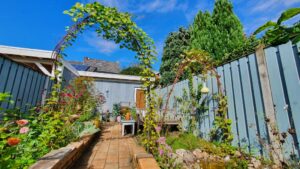 Maak van die tegeltuin een jungle: tips om je tuin te ontharden van auteur Katja Staring