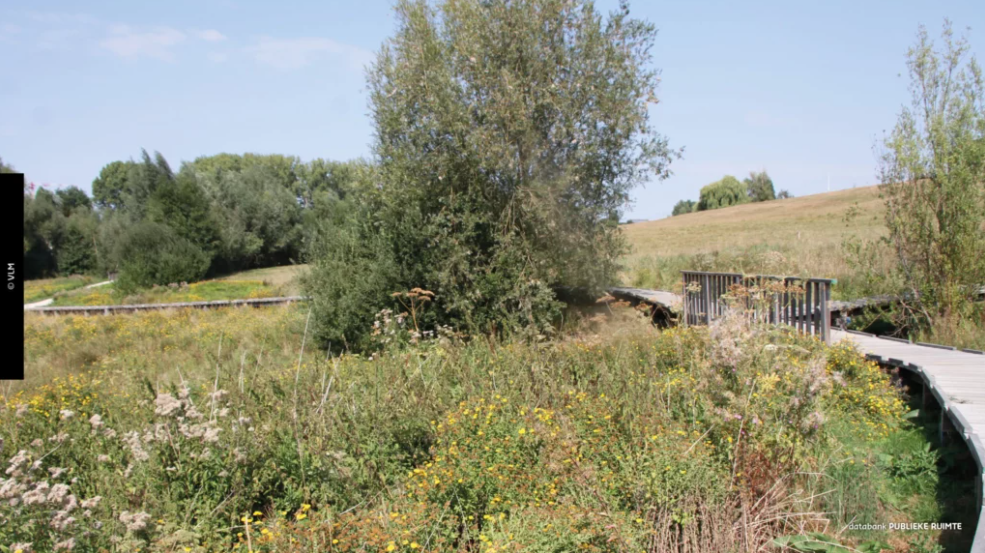 De knuppelpaden verbinden het parkgedeelte over de bufferzone met landbouwgebied.