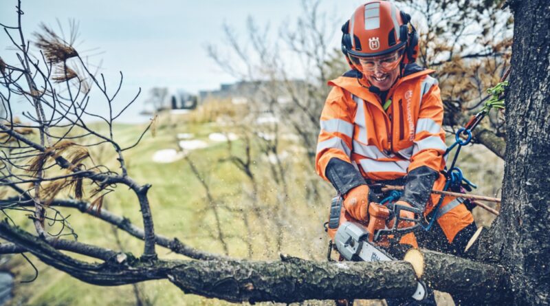 Husqvarna introduceert 's werelds eerste accukettingzaag met koppeling.