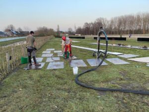 Behandeling van de terreinen met de Drainjet.