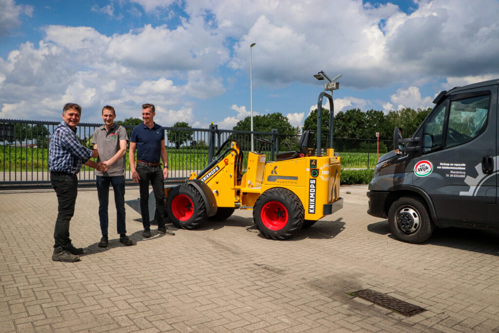 Belgische producent van Knikmops en Rollmops in zee met nieuwe verdelers in Nederland. Gebroeders Geens nv sluit samenwerking af met verdelers in Hattem en Waardenburg.