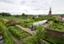 Ben je op zoek naar zeldzame planten of wil je er meer over leren? Dan is een bezoek aan de Tuin- en Plantendagen van Kasteel Hex absoluut de moeite waard. Je ontmoet er gespecialiseerde plantenkwekers en ervaren tuinspecialisten die hun kennis graag met je delen. Het tuinevenement vindt plaats op zaterdag 9 en zondag 10 september.