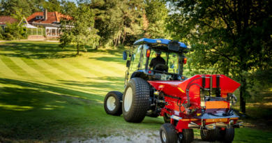 Innovatieve oplossingen voor grasonderhoud: Redexim's RINK topdressers