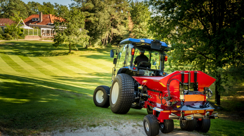 Innovatieve oplossingen voor grasonderhoud: Redexim's RINK topdressers