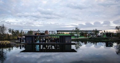 NOA Outdoor Living is een vernieuwend, prestigieus en uniek landschapspark te Kruisem dat bezoekers weet te overtuigen van de nieuwe trends in het buitengebeuren. De grootschalige aanpak, het dozijn aan thematuinen en de talrijke paviljoenen geven een nieuwe dimensie aan het begrip buitenbeleving.