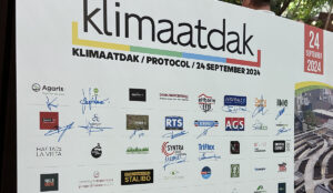 Op 23 september 2024 vond het allereerste Klimaatdakcongres plaats in Flanders Expo, Gent. Een klimaatdak is een multifunctioneel plat dak dat bijdraagt aan klimaatadaptatie, klimaatmitigatie en CO2-reductie.