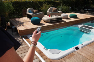 Het onderhoud van een zwembad kan tijdrovend zijn. AquaMove biedt een innovatieve oplossing die helpt om het onderhoud te vereenvoudigen en de zwembadervaring aangenamer te maken.