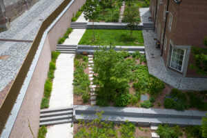 Kerktuin Wetteren: ontharding als fundament voor een klimaatrobuuste toekomst