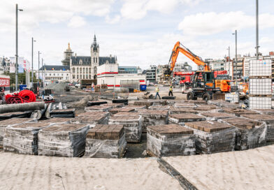 Meer dan 60% van de oude Vande Moortel kleiklinkers is gerecupereerd en krijgt een nieuw leven op de Grote Markt, terwijl het resterende deel als recuperatieklinkers wordt verkocht.