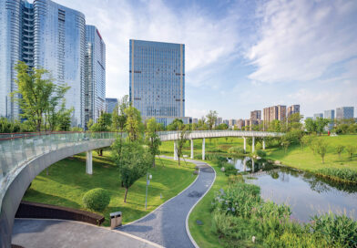 Perioden van extreme droogte, intense regenval en strengere regelgeving maken duurzaam waterbeheer essentieel bij de aanleg en het onderhoud van groene buitenruimtes.