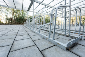 Hybride waterpasserende bestrating: het beste van twee systemen