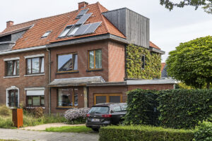 Verticaal groen als bouwschil: Muurtuin combineert biodiversiteit, verkoeling en waterzuivering in modulaire groensystemen