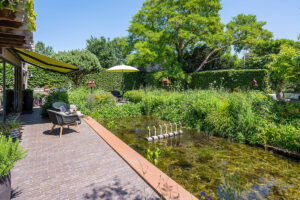 Voortuin met botanische collectie van meer dan 175 soorten