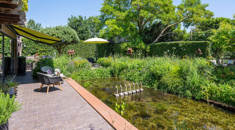 Voortuin met botanische collectie van meer dan 175 soorten